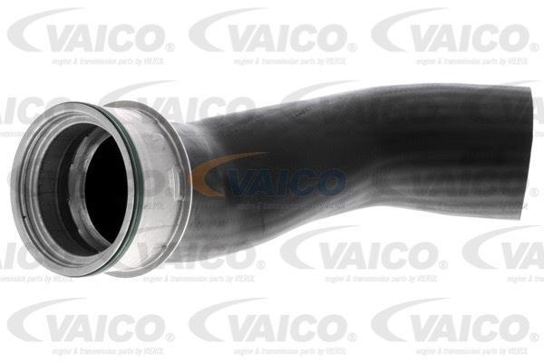 Купить V10-2834 VAICO Патрубок интеркулера Транспортер Т5 (2.0 TDI, 2.0 TDI 4motion)