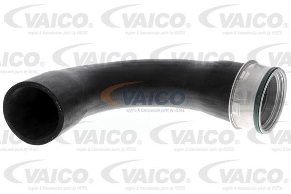 Купити V10-2854 VAICO Патрубок інтеркулера Scirocco 2.0 TDI