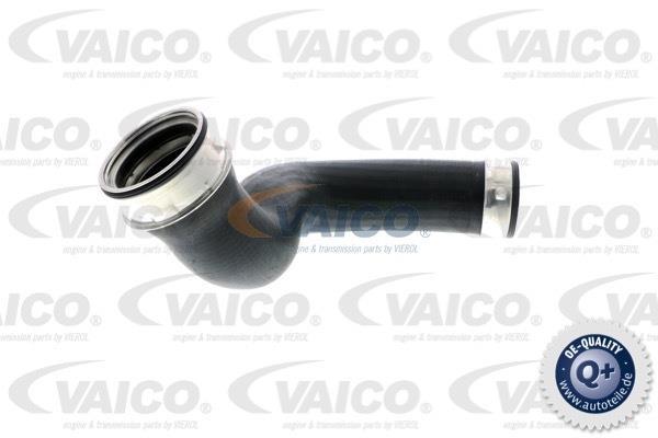 Купити V30-1793 VAICO Патрубок інтеркулера Mercedes 211 (E 200 Kompressor, E 200 T Kompressor)