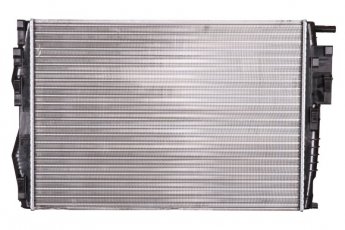 Купить 637633 Nissens Радиатор охлаждения двигателя Megane 2 (1.9 dCi, 2.0 dCi)