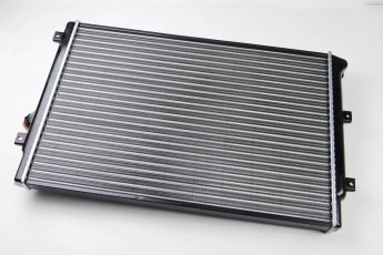 Купить D7W035TT THERMOTEC Радиатор охлаждения двигателя Passat (B6, B7) (1.6, 2.0, 3.2)
